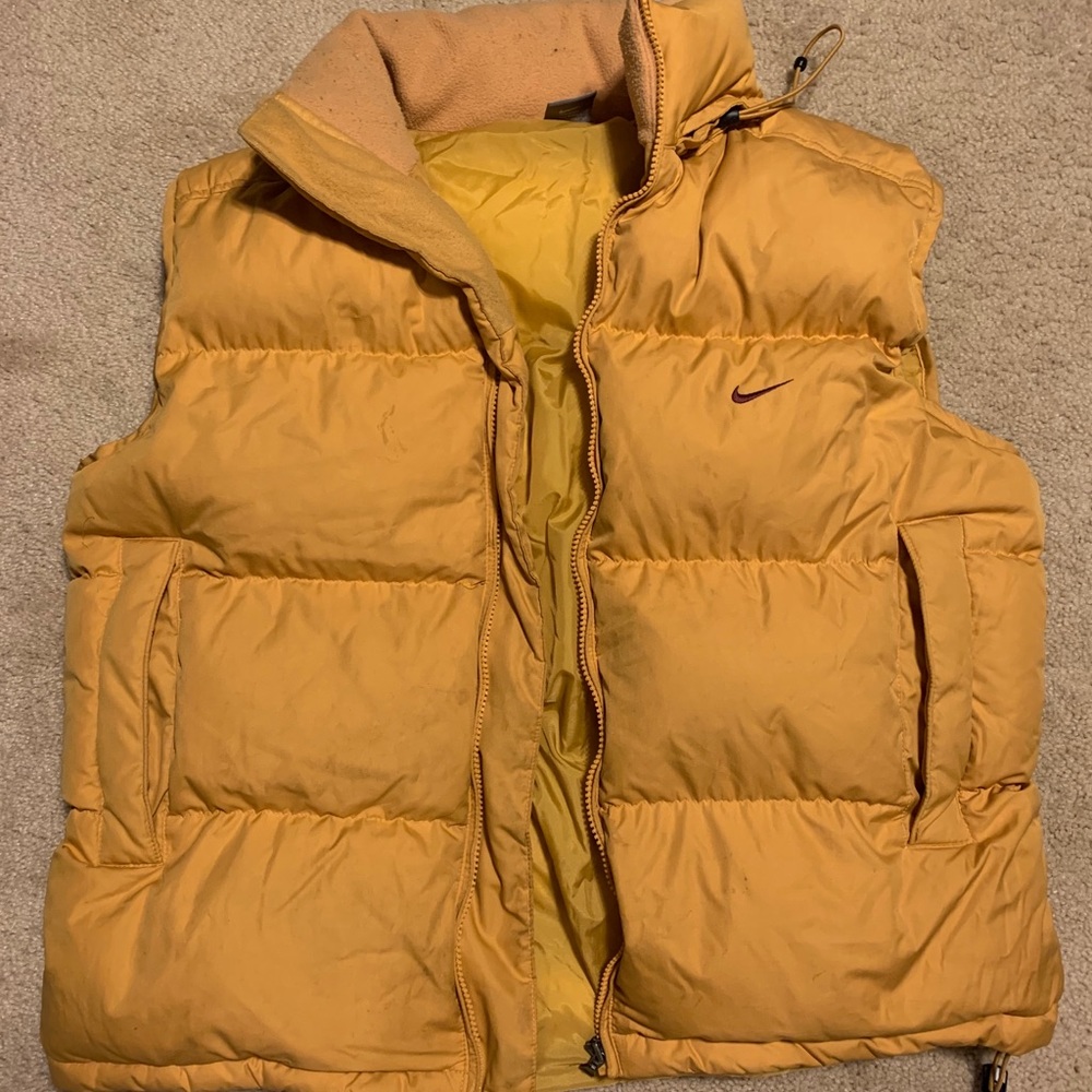 YELLOW NIKE PUFFY VEST